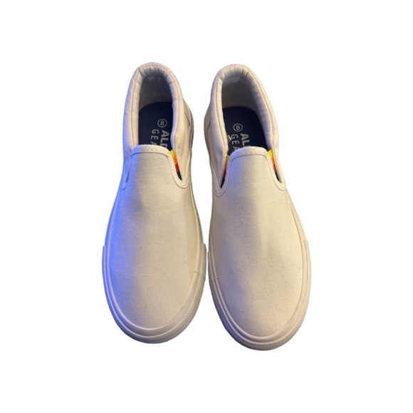 Aldi 2023Gear Canvas Slip-on White Multi Iconic Colors Shoes, NWOT Size 8 - Picture 3 of 6